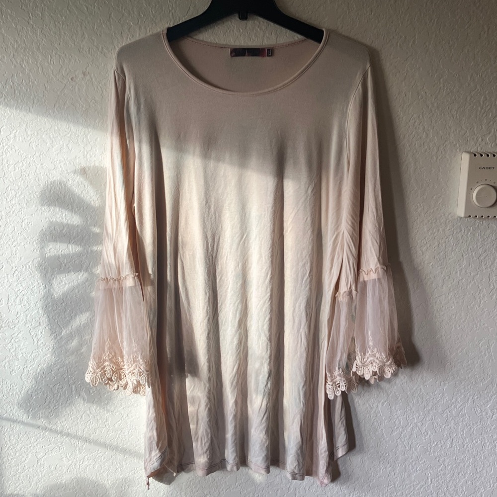 Chic Lace Sleeve Women's Blouse in Cream